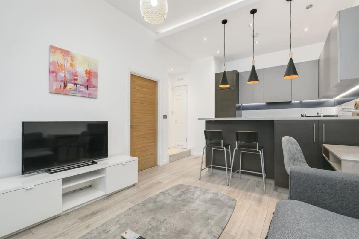 Modern 1 Bedroom Apartment In Central Woking Exterior foto