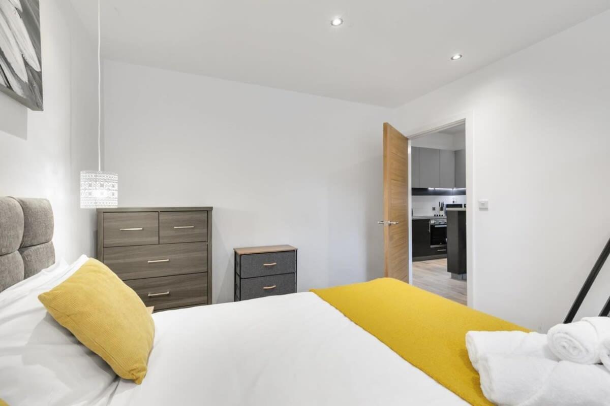 Modern 1 Bedroom Apartment In Central Woking Exterior foto