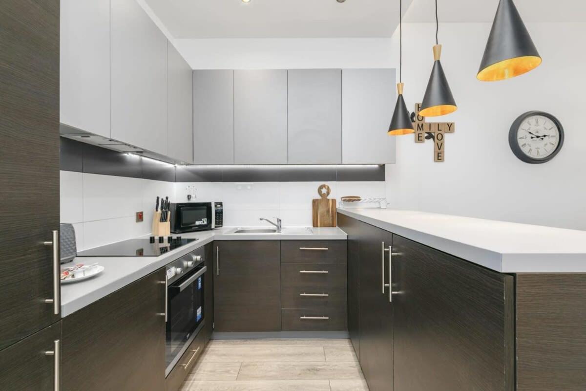 Modern 1 Bedroom Apartment In Central Woking Exterior foto