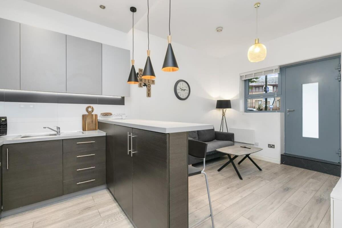 Modern 1 Bedroom Apartment In Central Woking Exterior foto