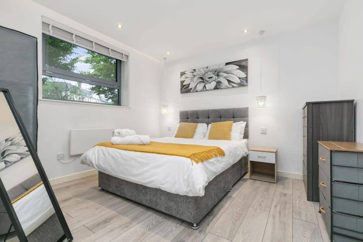 Modern 1 Bedroom Apartment In Central Woking Exterior foto