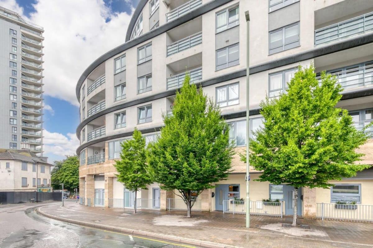 Modern 1 Bedroom Apartment In Central Woking Exterior foto